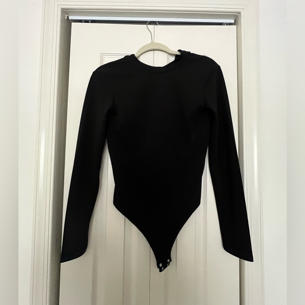 DYNAMITE Long Sleeve Bodysuit with Open Back